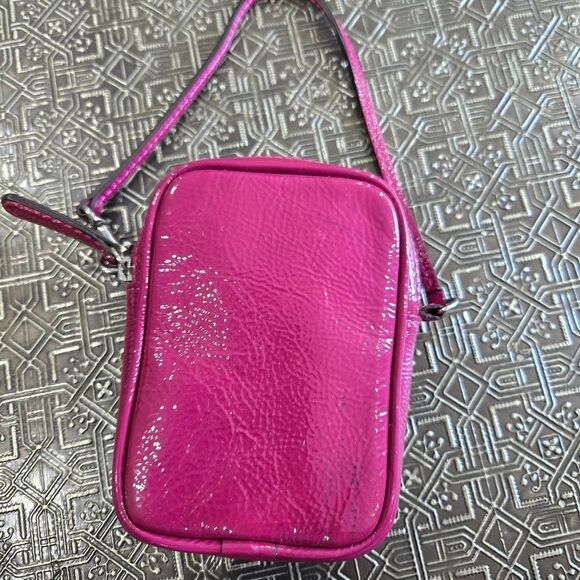 🐢 Coach Pink Patent leather camera bag!! - Picture 3 of 11